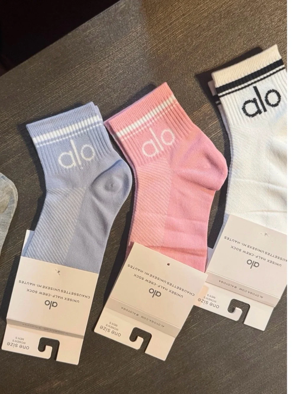 ALO Yoga Women's/Unisex Pink Athletic Crew Socks - ALO Yoga Brand 3)pack 💙🩷🤍